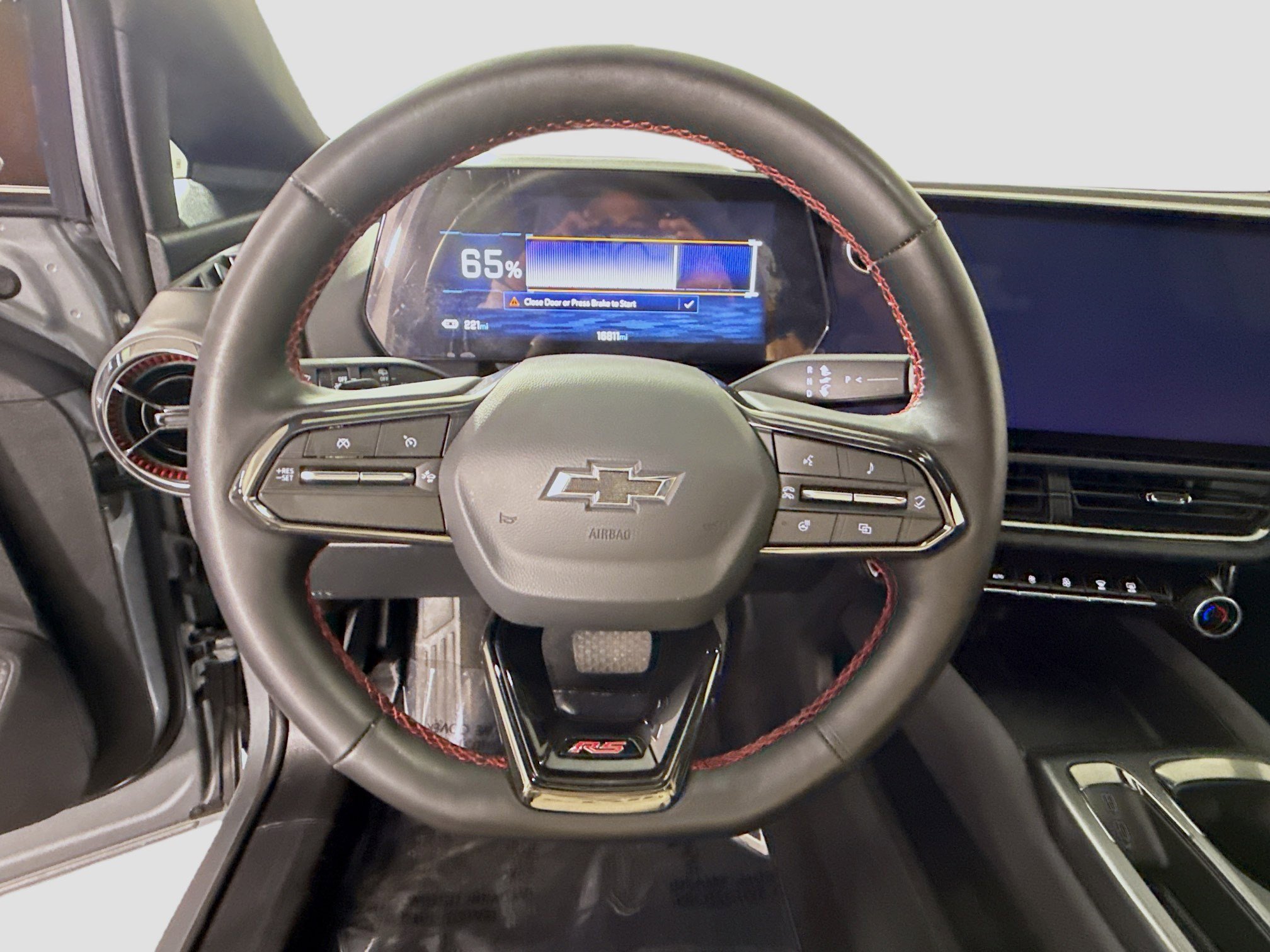 Used 2025 Chevrolet Equinox EV RS w/ Convenience Package II image 13