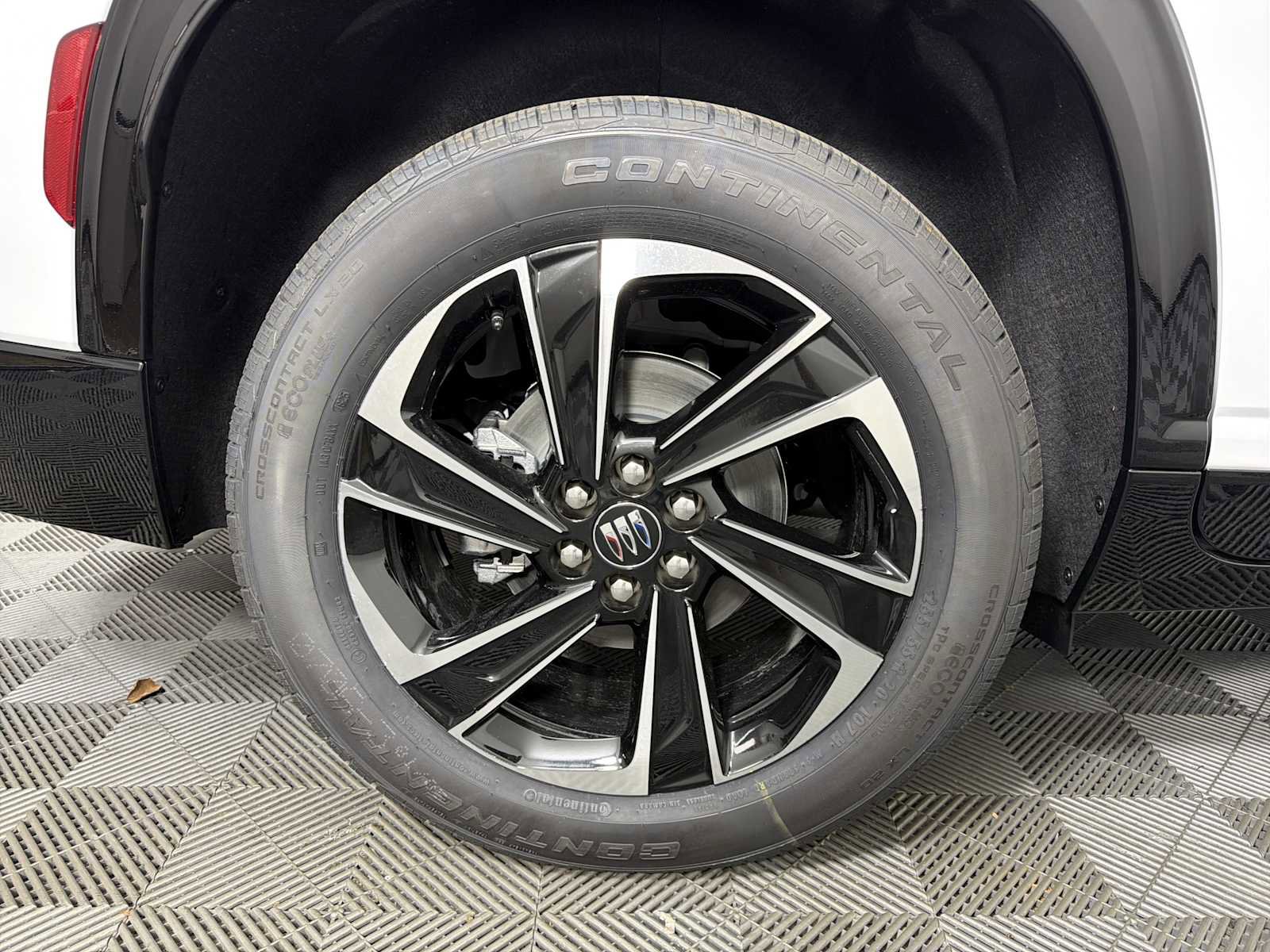 New 2026 Buick Enclave Sport Touring w/ Power Package image 32