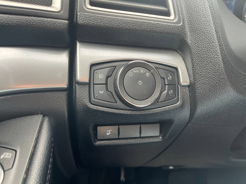 Used 2017 Ford Explorer XLT w/ Equipment Group 202A FWD image 18
