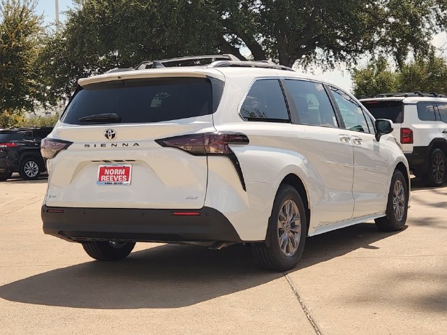 New 2026 Toyota Sienna XLE FWD image 3