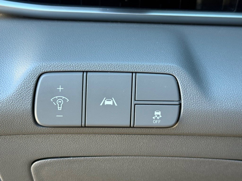 Used 2023 Hyundai Elantra SEL w/ Convenience Package image 25