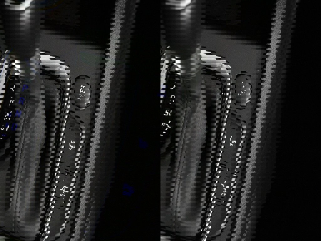 Certified 2022 Hyundai Kona Limited w/ Cargo Package image 17