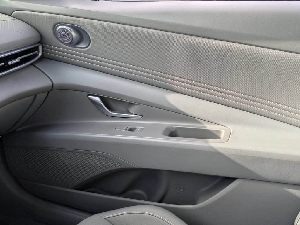 Certified 2025 Hyundai Elantra Sport FWD image 22