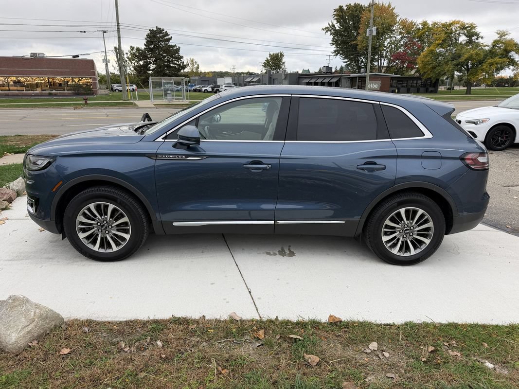 Used 2019 Lincoln Nautilus Select AWD/4WD image 8