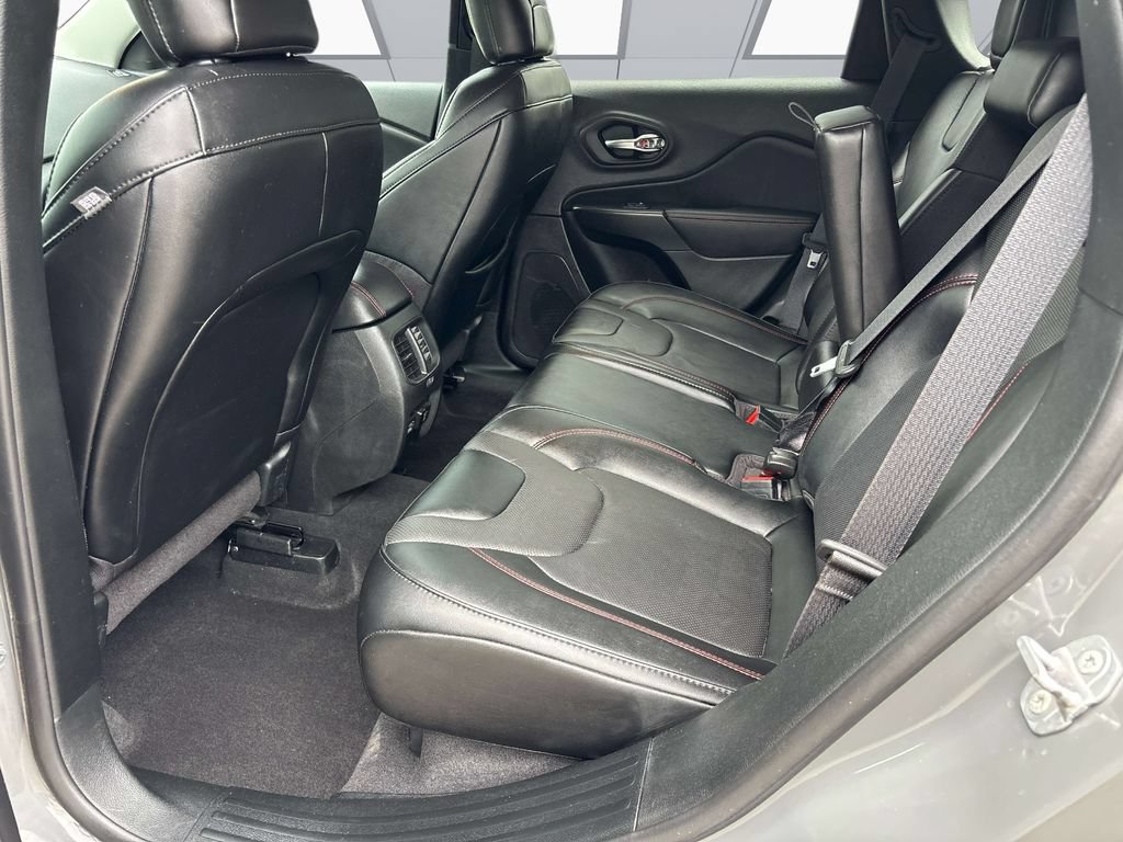 Used 2022 Jeep Cherokee Trailhawk w/ Premium Leather Package AWD/4WD image 12