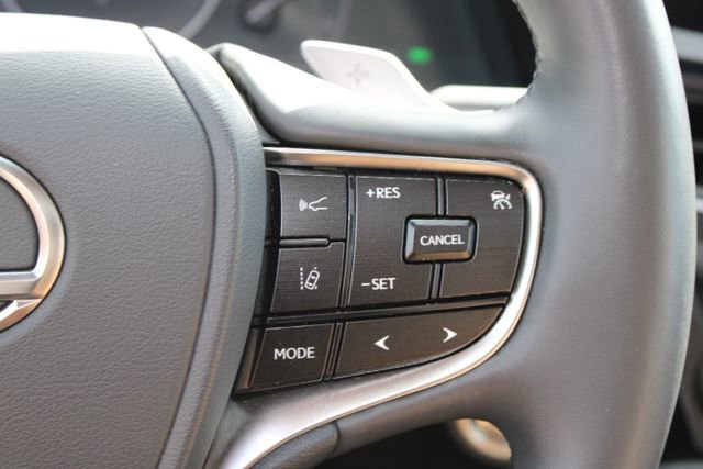 Certified 2024 Lexus ES 300h w/ Premium Package image 17