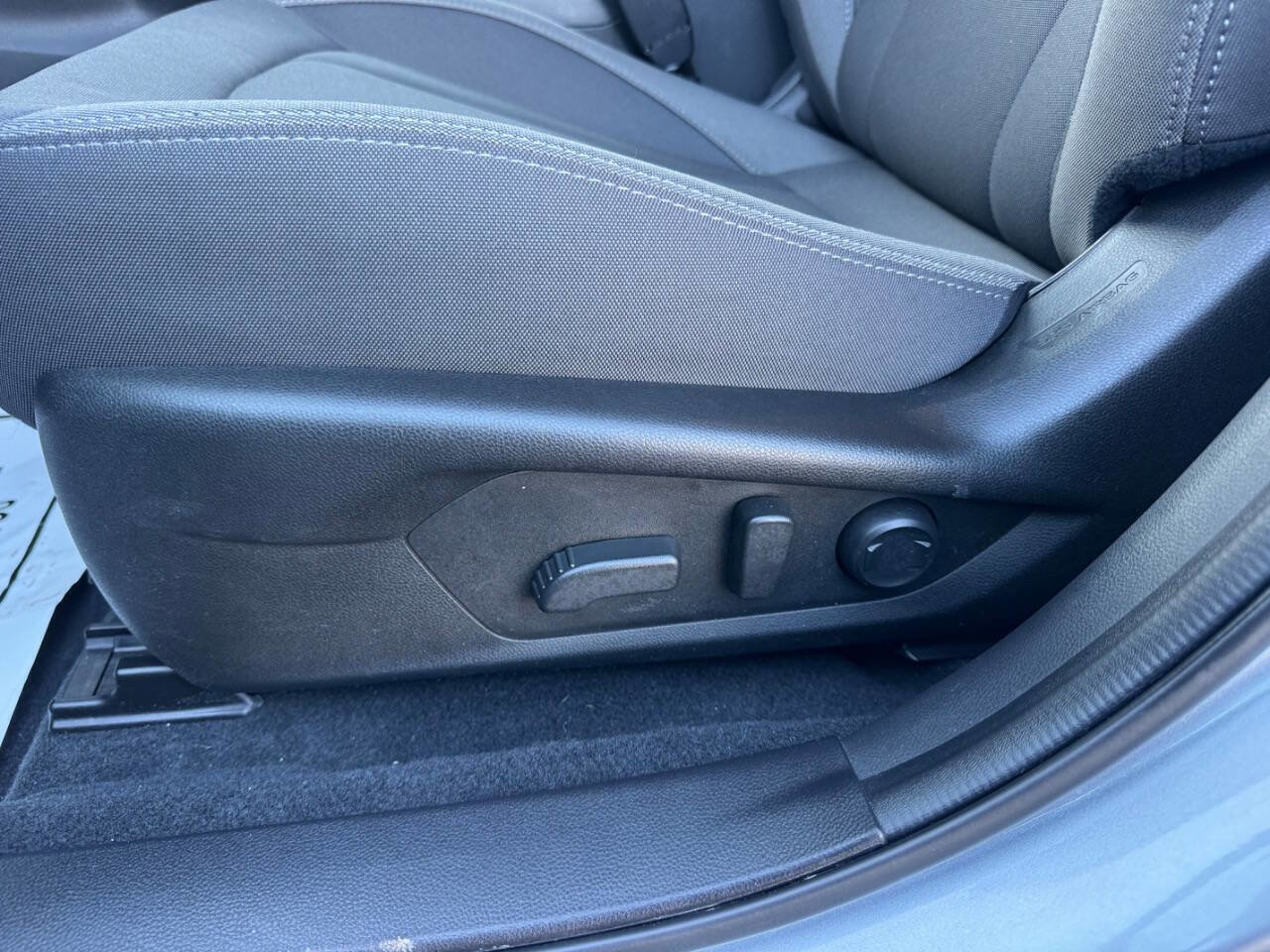 Used 2025 Subaru Crosstrek 2.0i Premium image 17