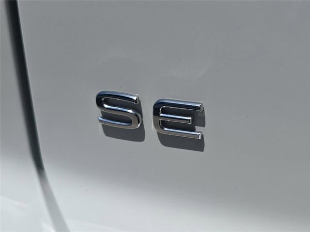 Used 2025 Volkswagen Atlas Cross Sport SE w/ Panoramic Sunroof Package image 6