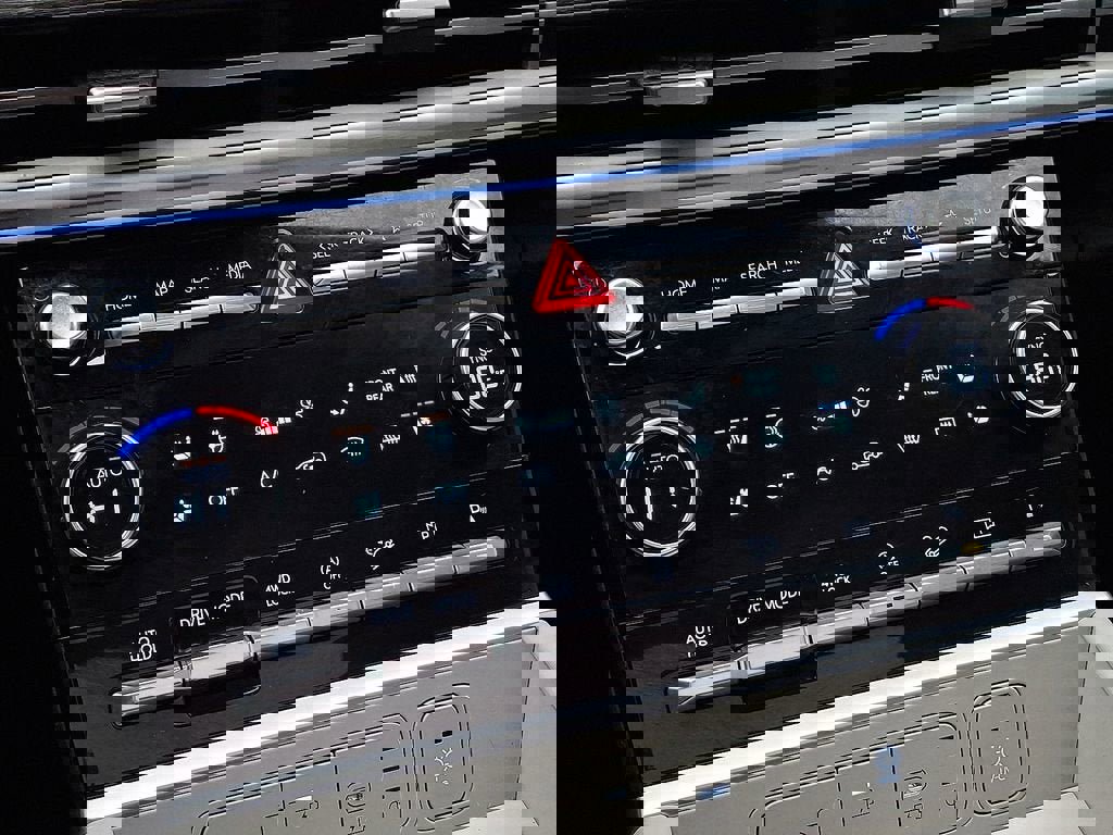 Used 2024 Hyundai Santa Fe Limited image 17