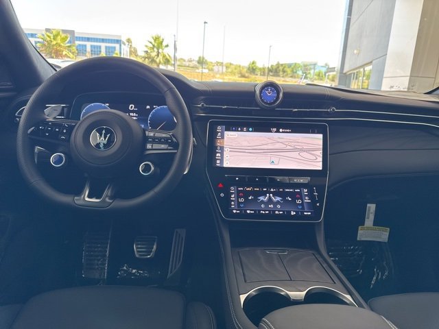 New 2025 Maserati Grecale Modena image 12
