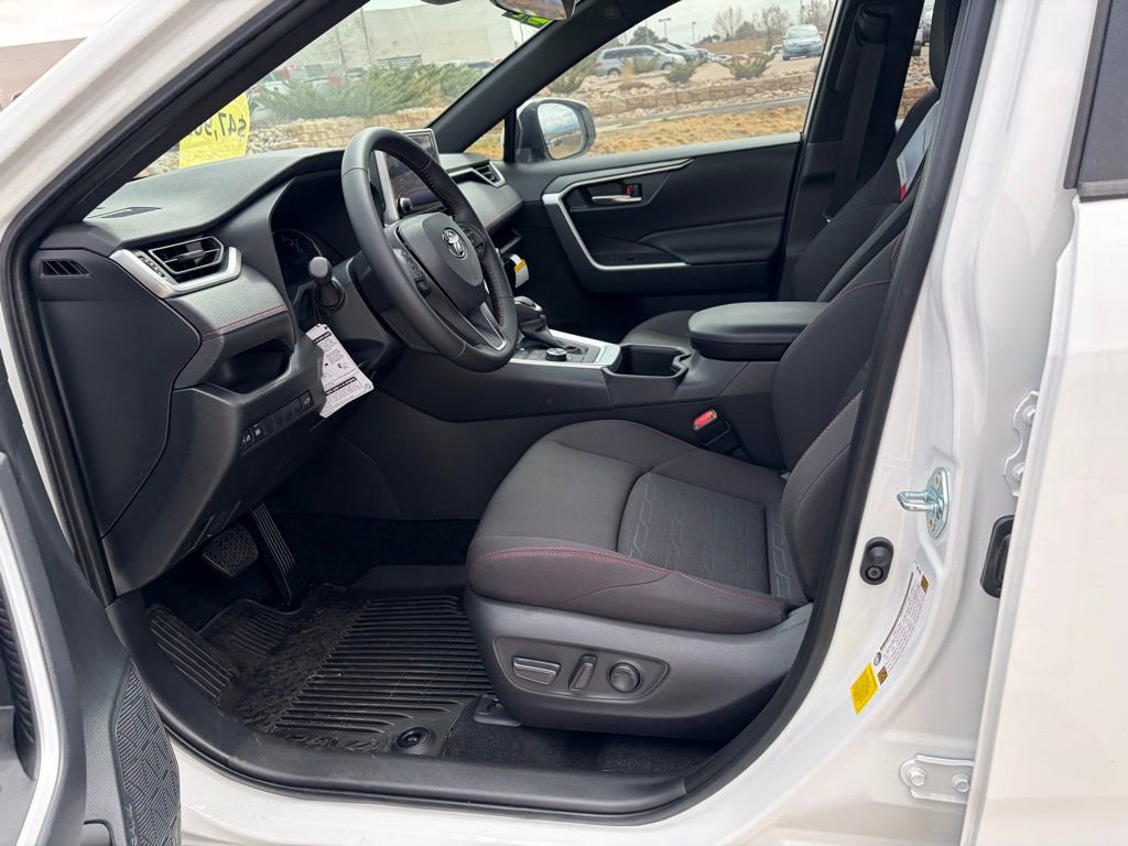 Used 2025 Toyota RAV4 SE image 13