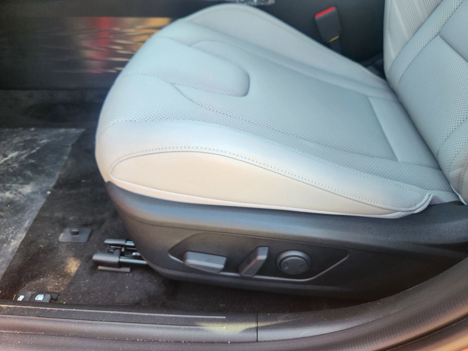 New 2025 Hyundai Elantra Limited image 22