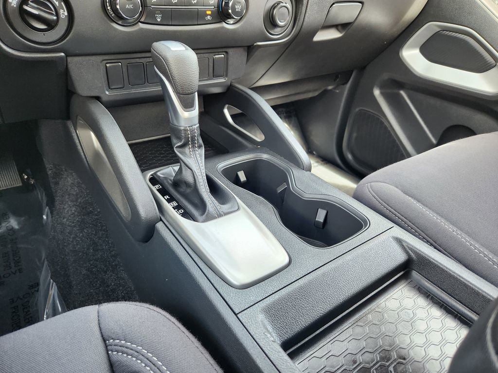 Used 2024 Nissan Frontier SV image 16