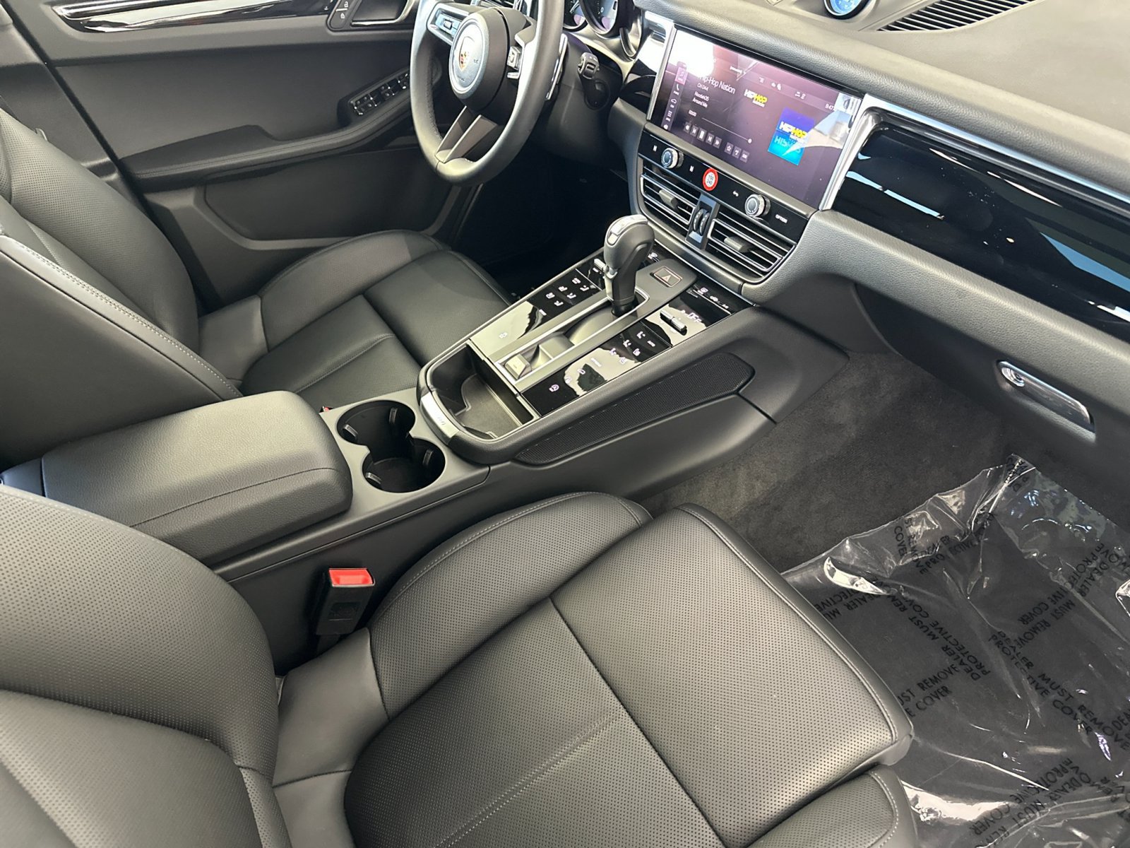 Certified 2026 Porsche Macan AWD/4WD image 18