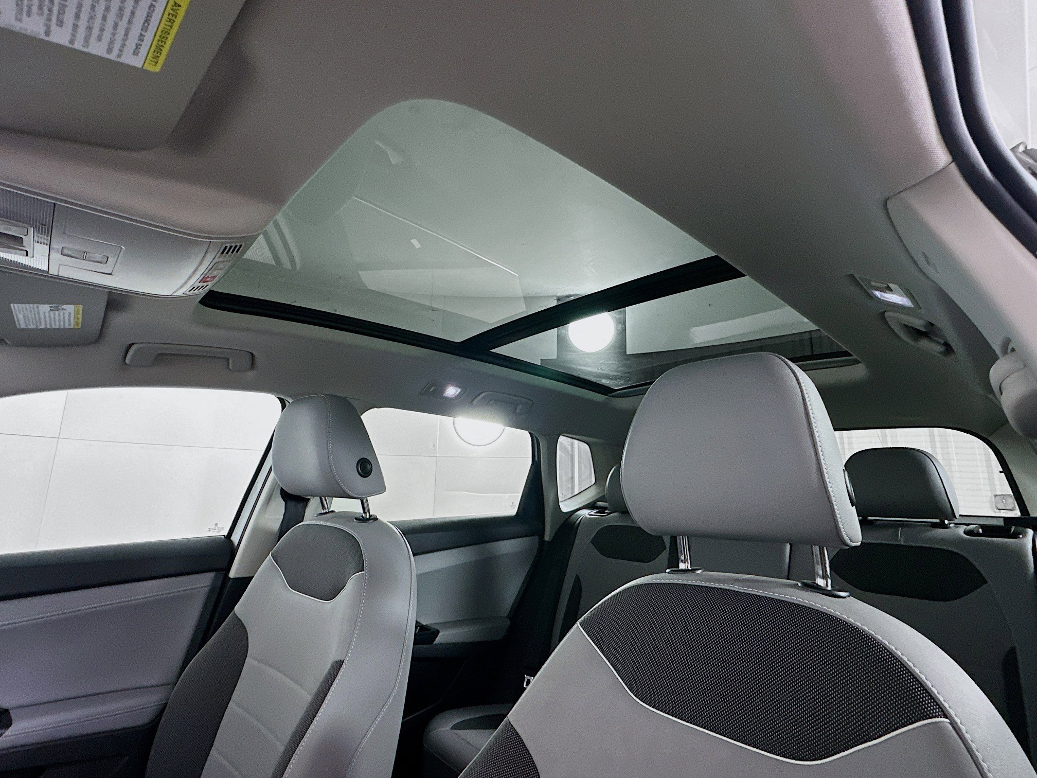 Used 2024 Volkswagen Taos SE image 25