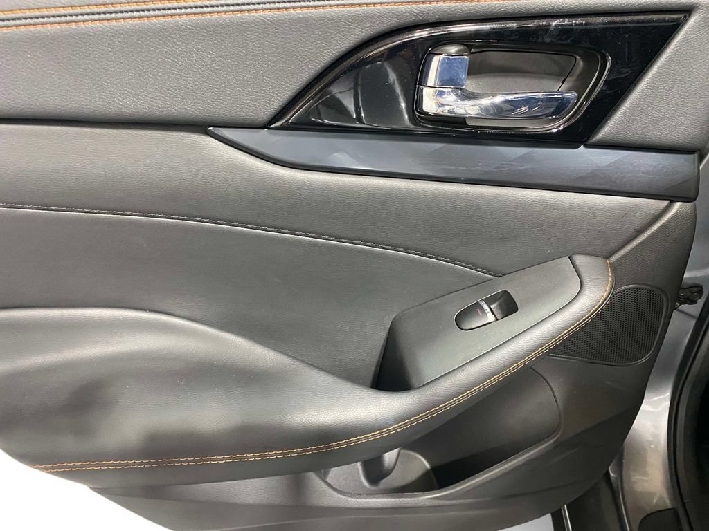 Used 2023 Nissan Maxima SR w/ Sport Mat Group FWD image 14