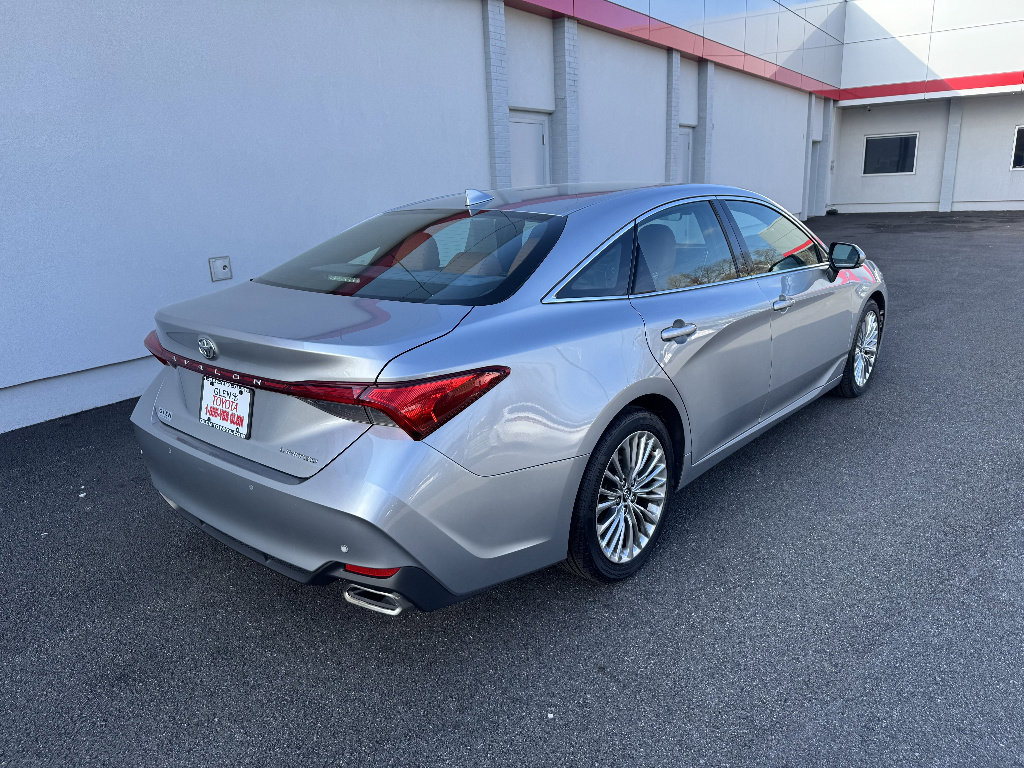Used 2019 Toyota Avalon Limited FWD image 5