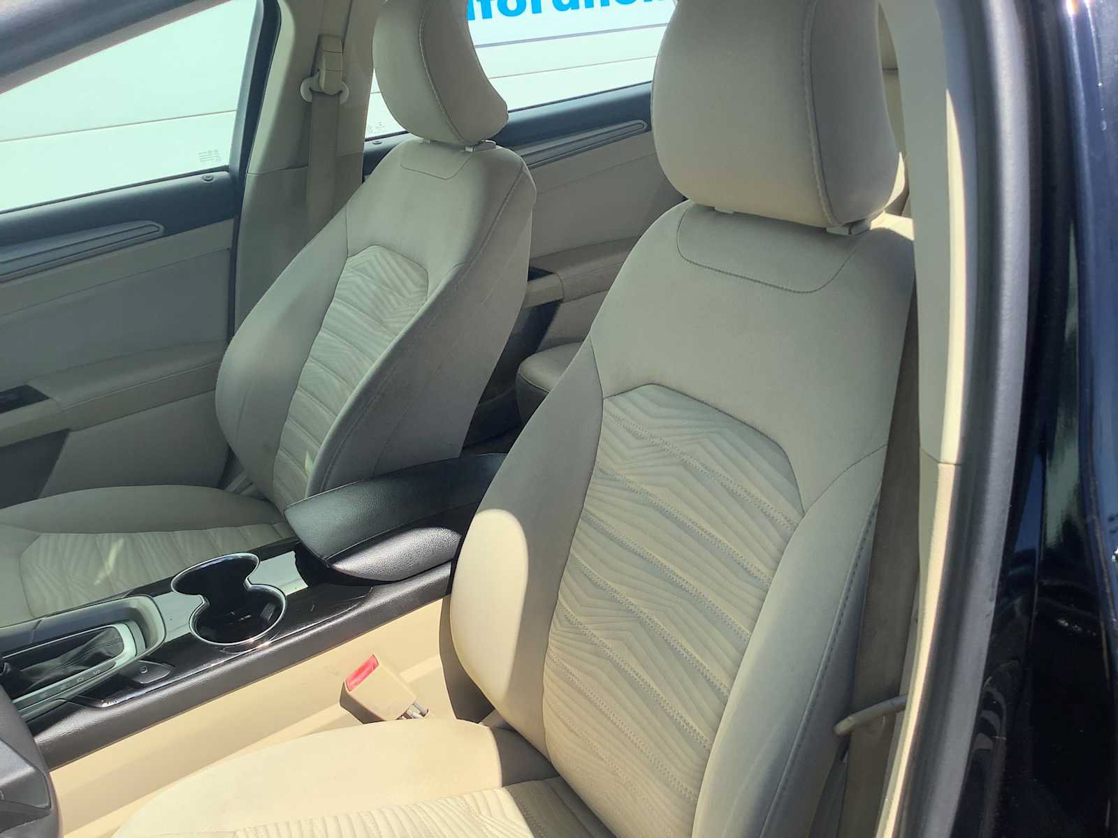 Used 2016 Ford Fusion SE FWD image 11