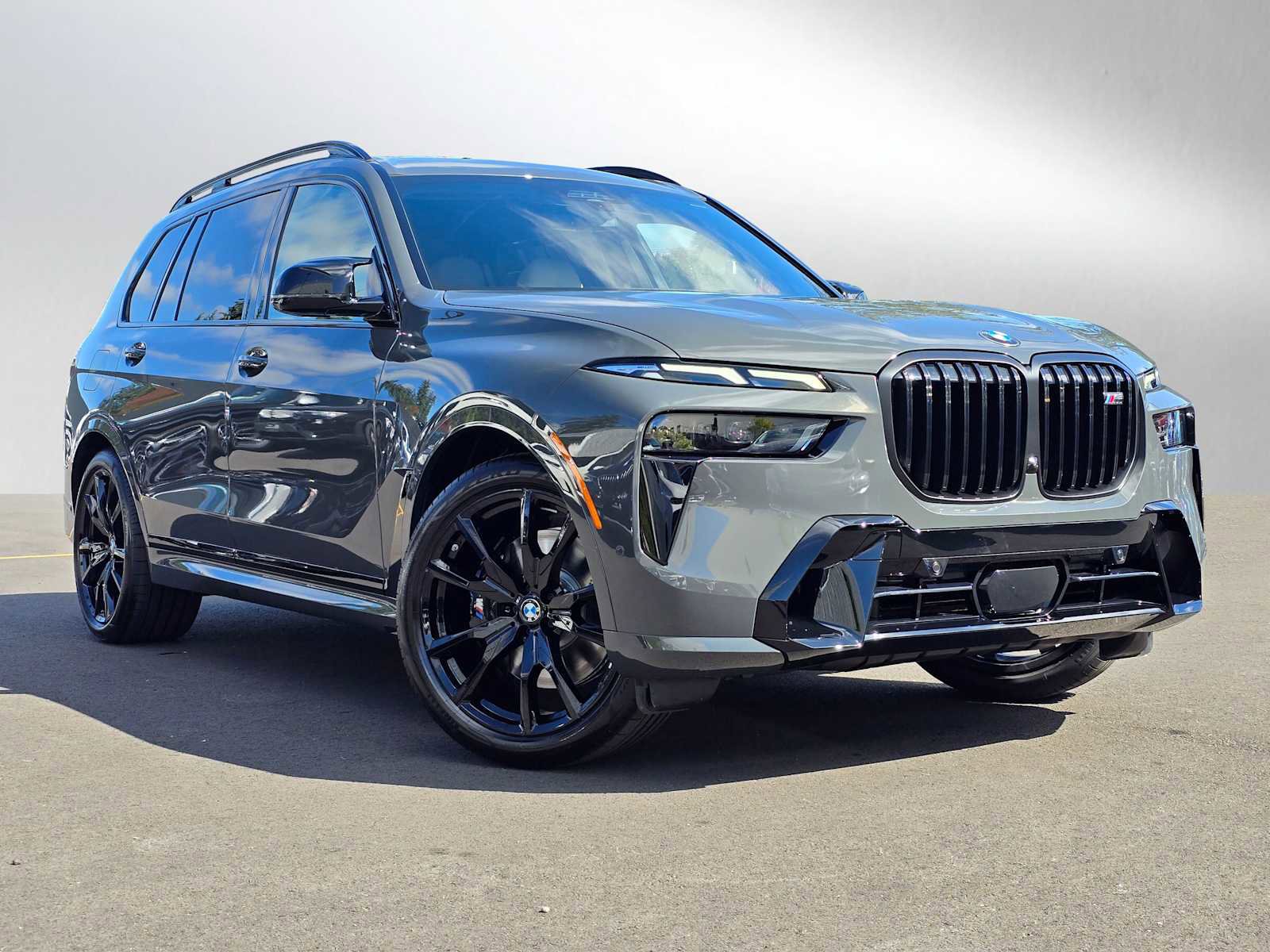 New 2026 BMW X7 M60i image 1