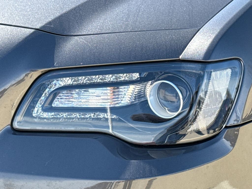 Used 2023 Chrysler 300 Touring w/ Sport Appearance Package image 4