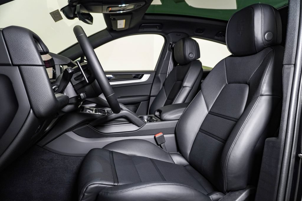 New 2026 Porsche Cayenne Coupe AWD/4WD image 5