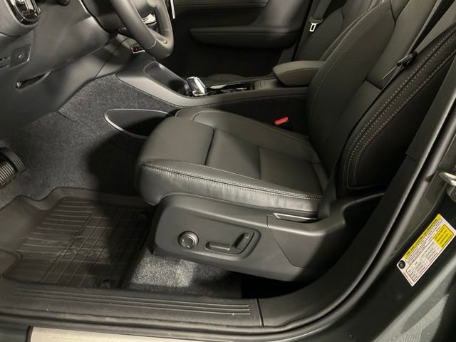 New 2026 Volvo XC40 B5 Ultra w/ Protection Package Premier AWD/4WD image 31