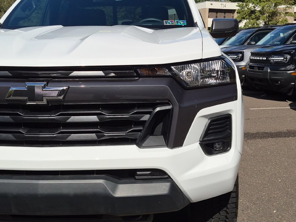 Used 2023 Chevrolet Colorado LT w/ LT Convenience Package II AWD/4WD image 4