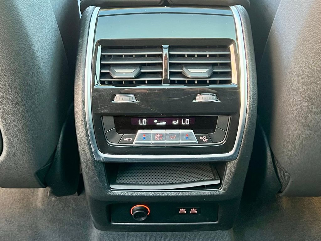 Used 2024 BMW X7 xDrive40i w/ Premium Package image 25