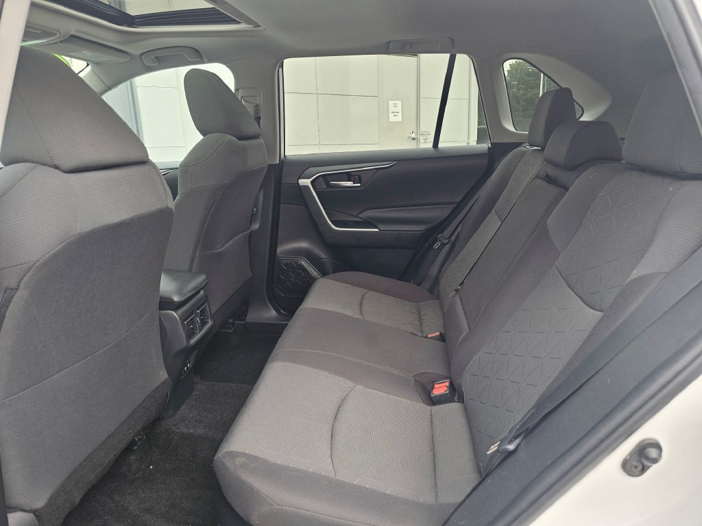 Used 2021 Toyota RAV4 XLE w/ Convenience Package AWD/4WD image 16