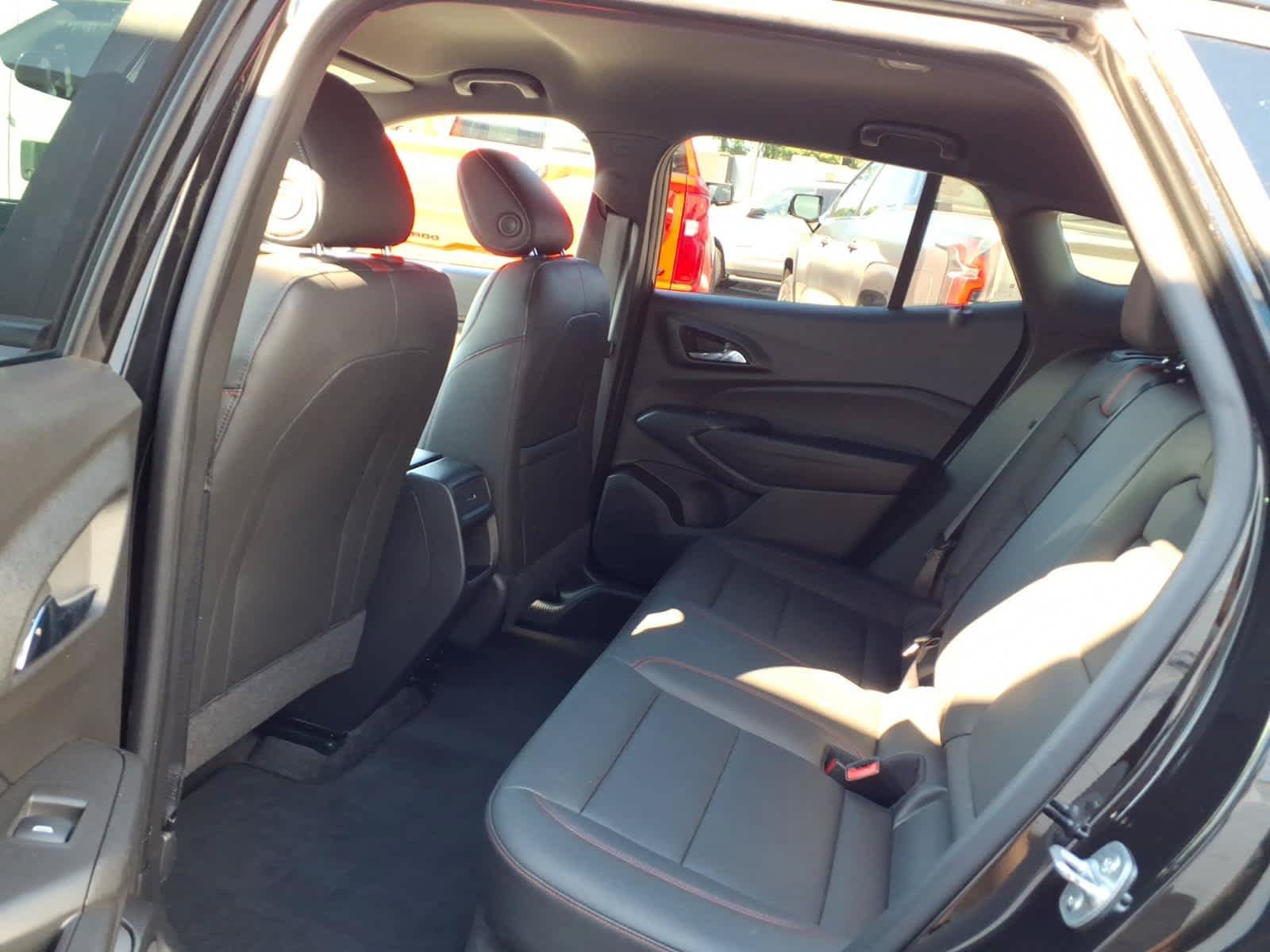 Used 2025 Chevrolet Trax RS w/ Driver Confidence Package FWD image 17