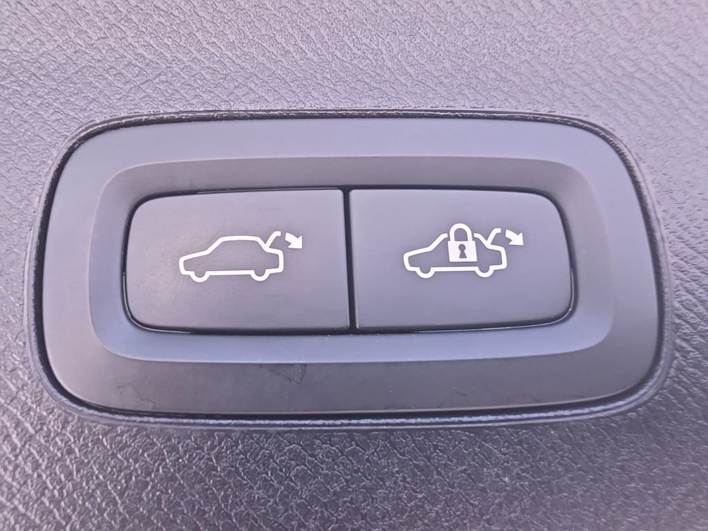 Used 2023 Volvo XC90 B6 Plus w/ Protection Package AWD/4WD image 16