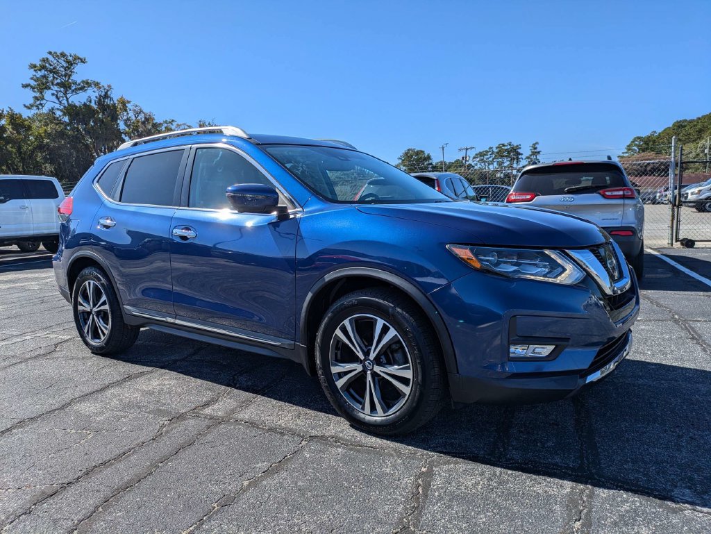 Used 2017 Nissan Rogue SL w/ SL Premium Package FWD image 2