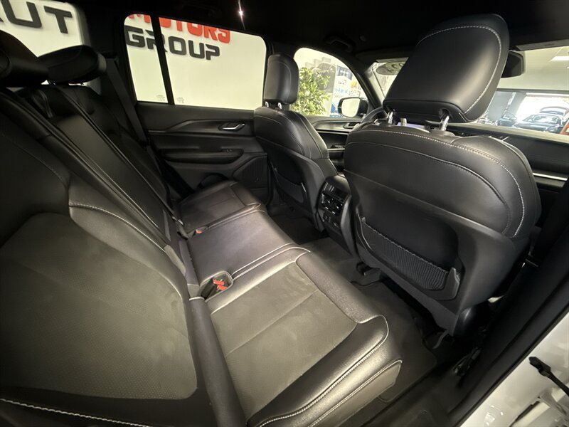 Used 2024 Jeep Grand Cherokee Altitude AWD/4WD image 24