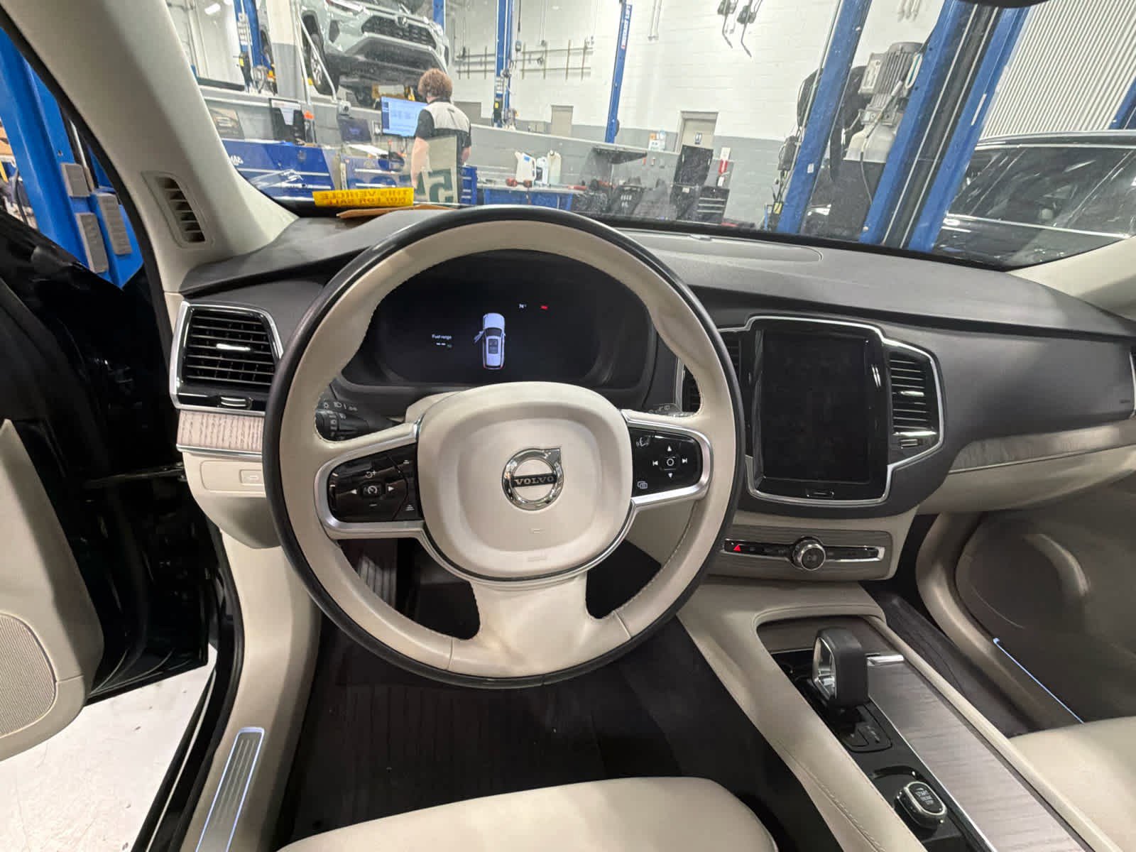 Used 2025 Volvo XC90 B6 Plus AWD/4WD image 26