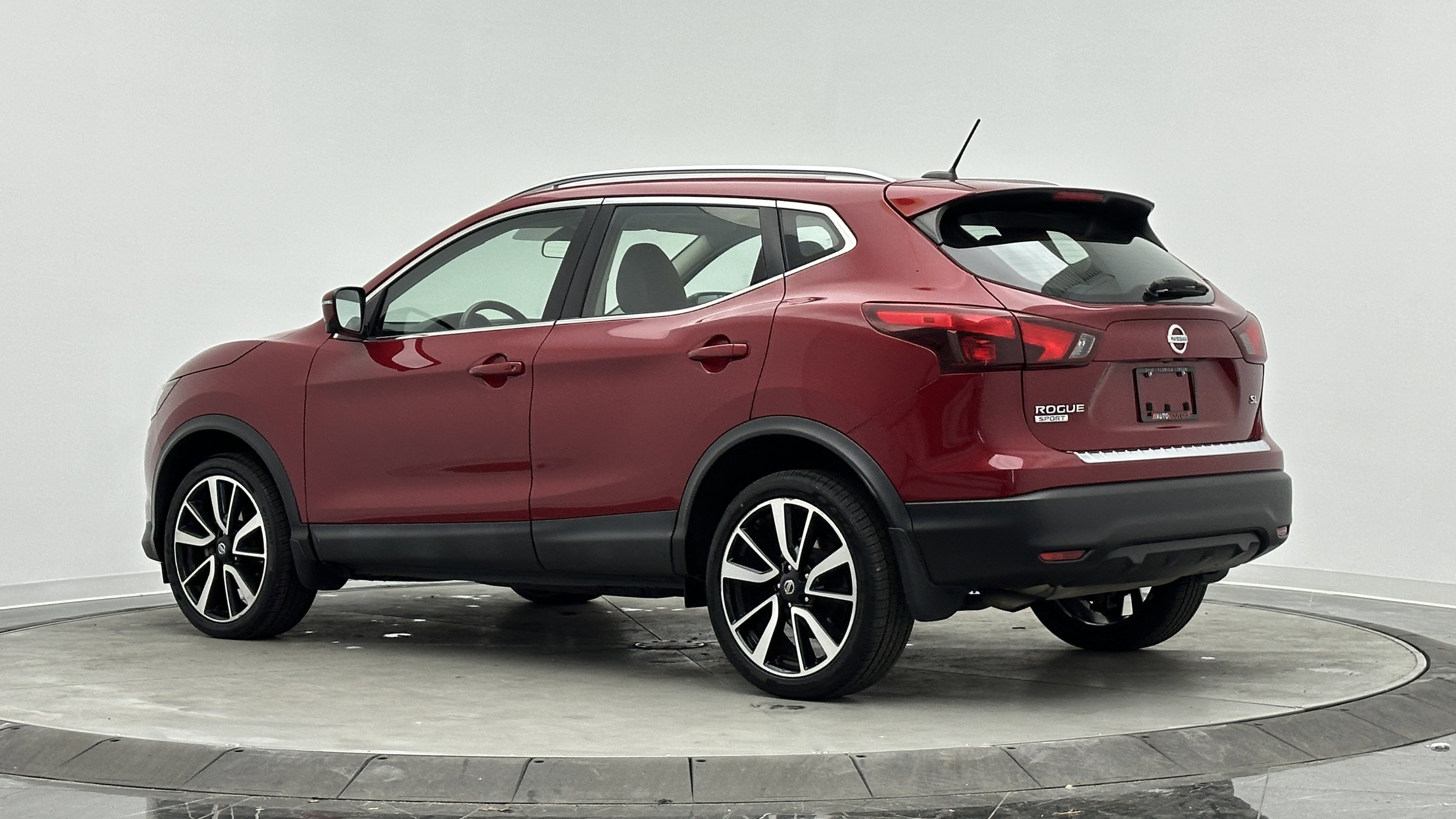 Used 2017 Nissan Rogue Sport SL w/ SL Premium Package image 7