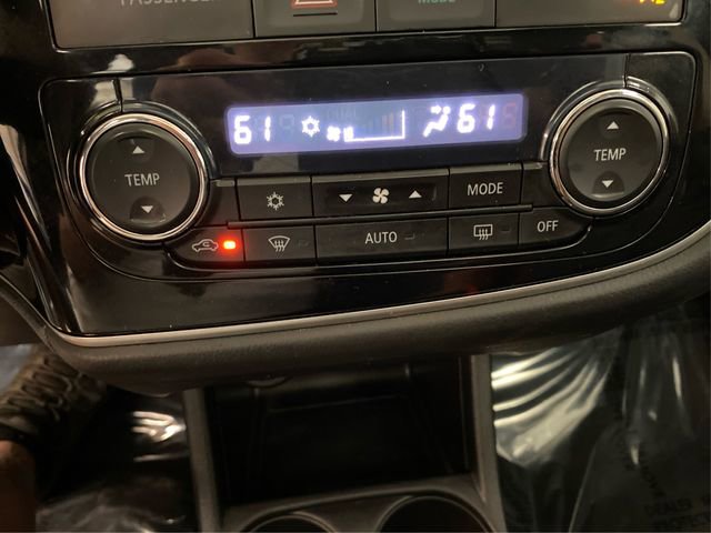 Used 2014 Mitsubishi Outlander GT image 30