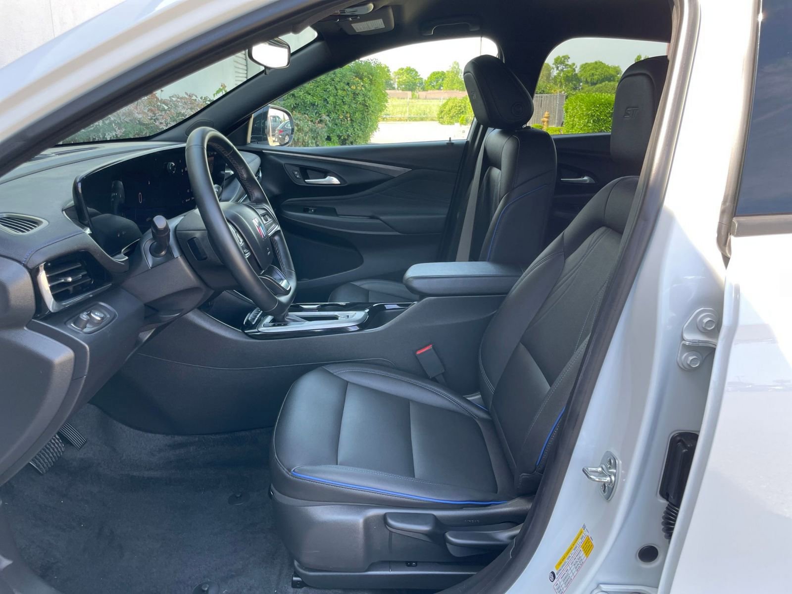 Used 2025 Buick Envista Sport Touring image 27