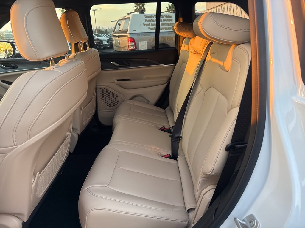 Certified 2024 Jeep Grand Cherokee Limited image 16