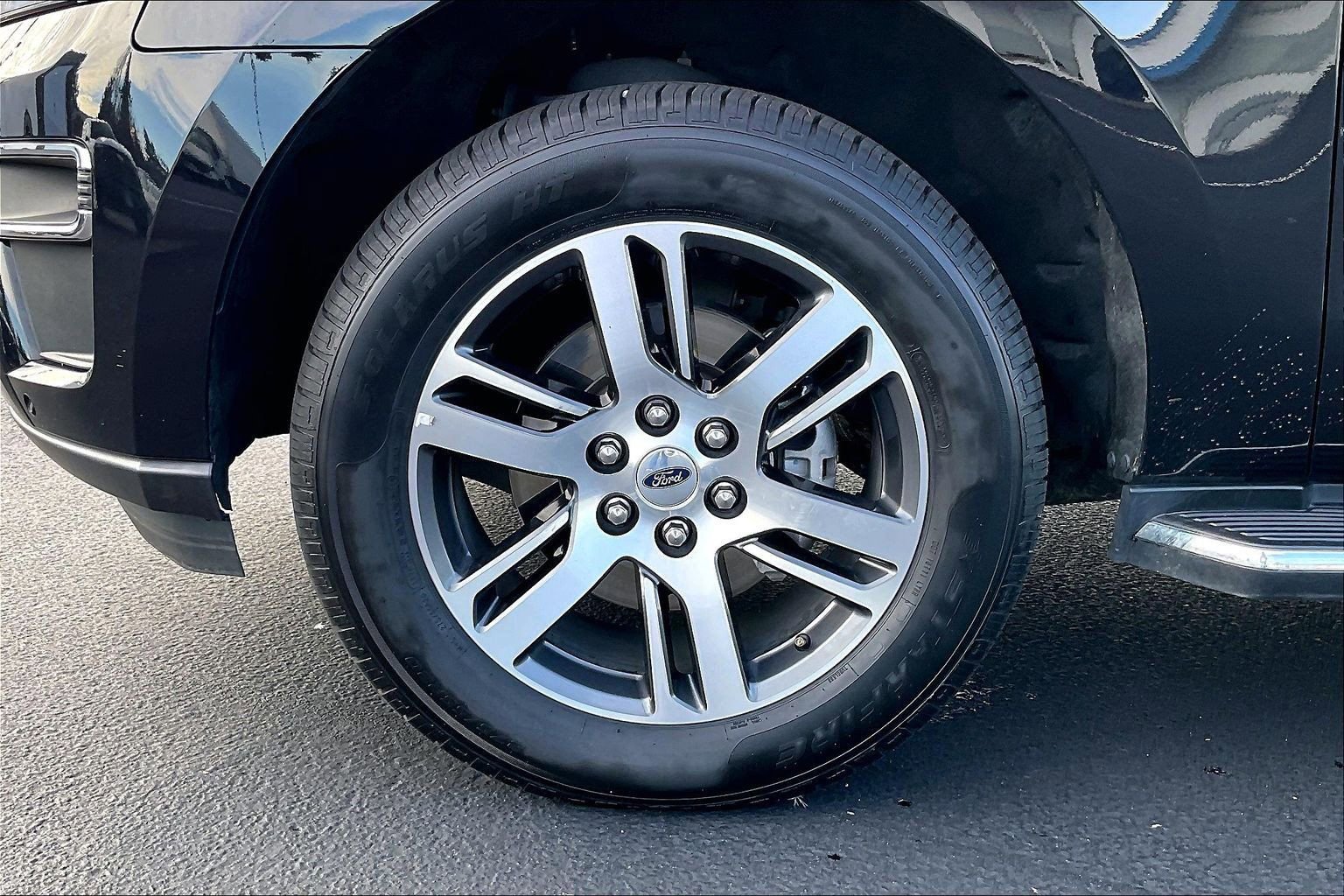 Used 2023 Ford Expedition Limited image 9