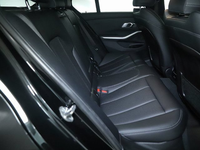 Used 2023 BMW 330i xDrive Sedan w/ Premium Package AWD/4WD image 33