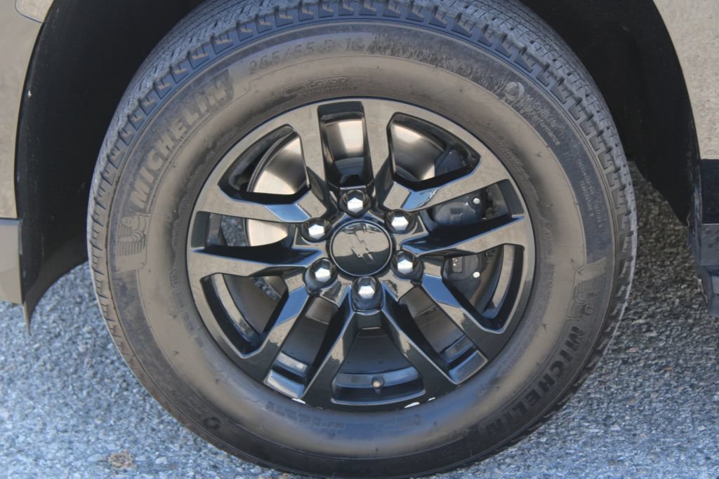 Used 2024 Chevrolet Suburban LS w/ Driver Alert Package RWD image 8