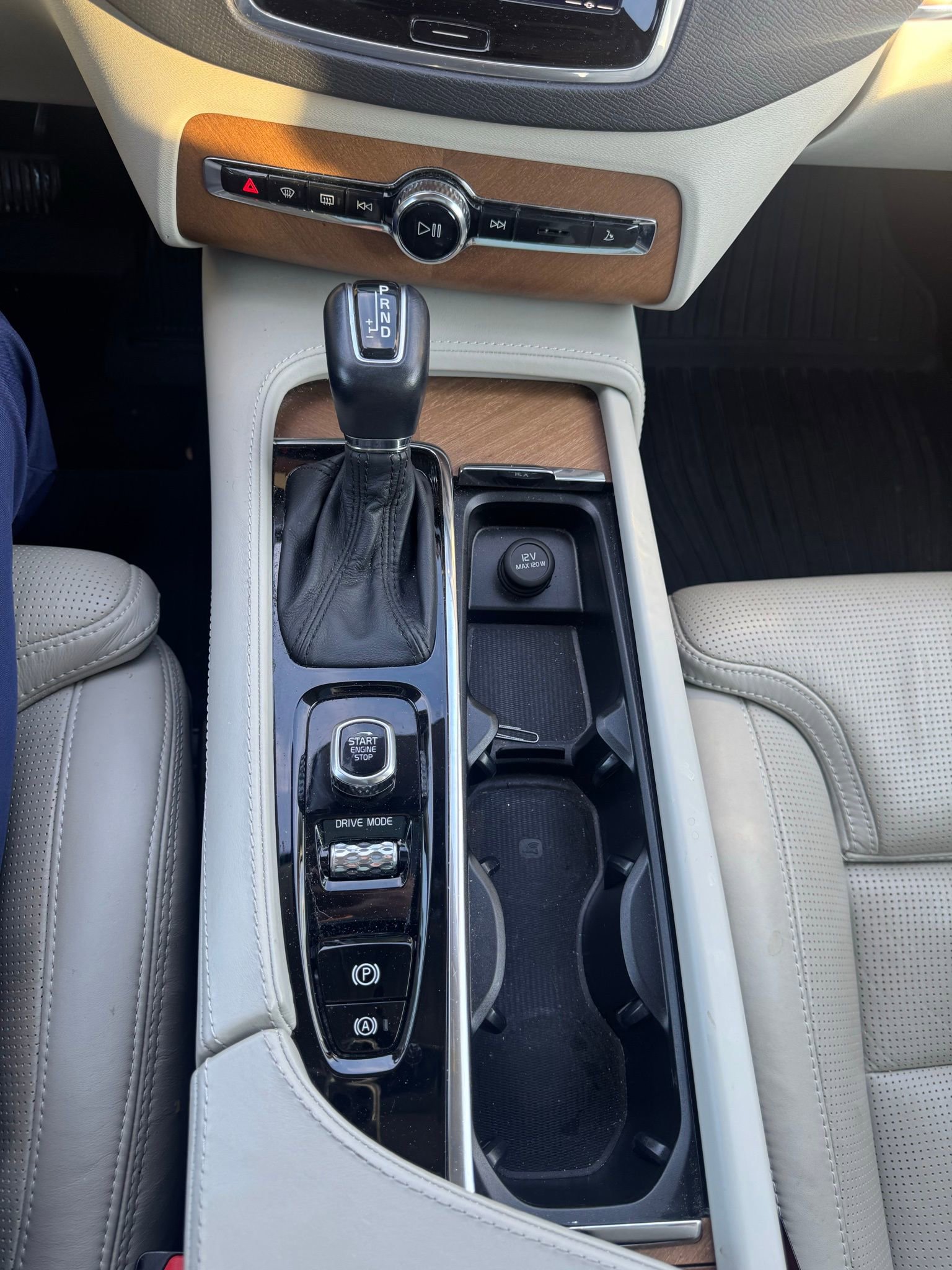 Used 2018 Volvo XC90 T6 Inscription w/ Convenience Package image 7