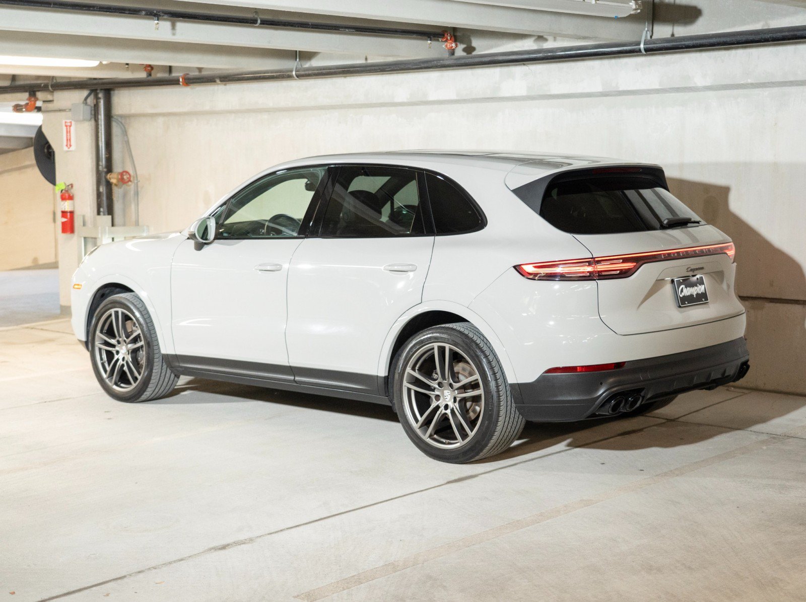 Certified 2023 Porsche Cayenne Platinum Edition AWD/4WD image 3