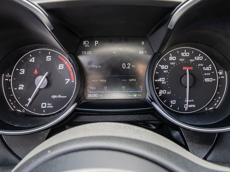 Used 2018 Alfa Romeo Giulia AWD image 29