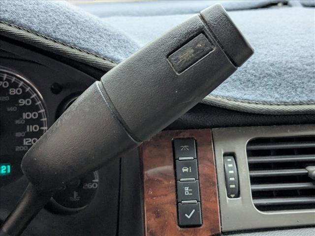 Used 2008 Chevrolet Suburban LT image 12