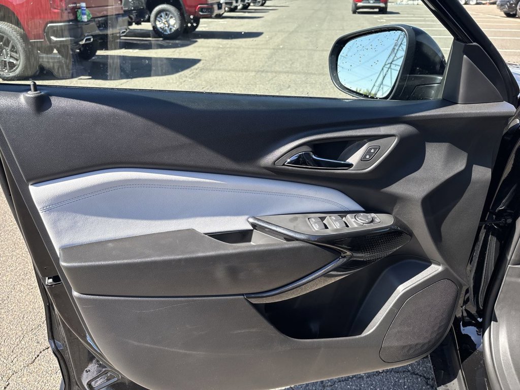 New 2026 Chevrolet Trax LT w/ Midnight Edition FWD image 24