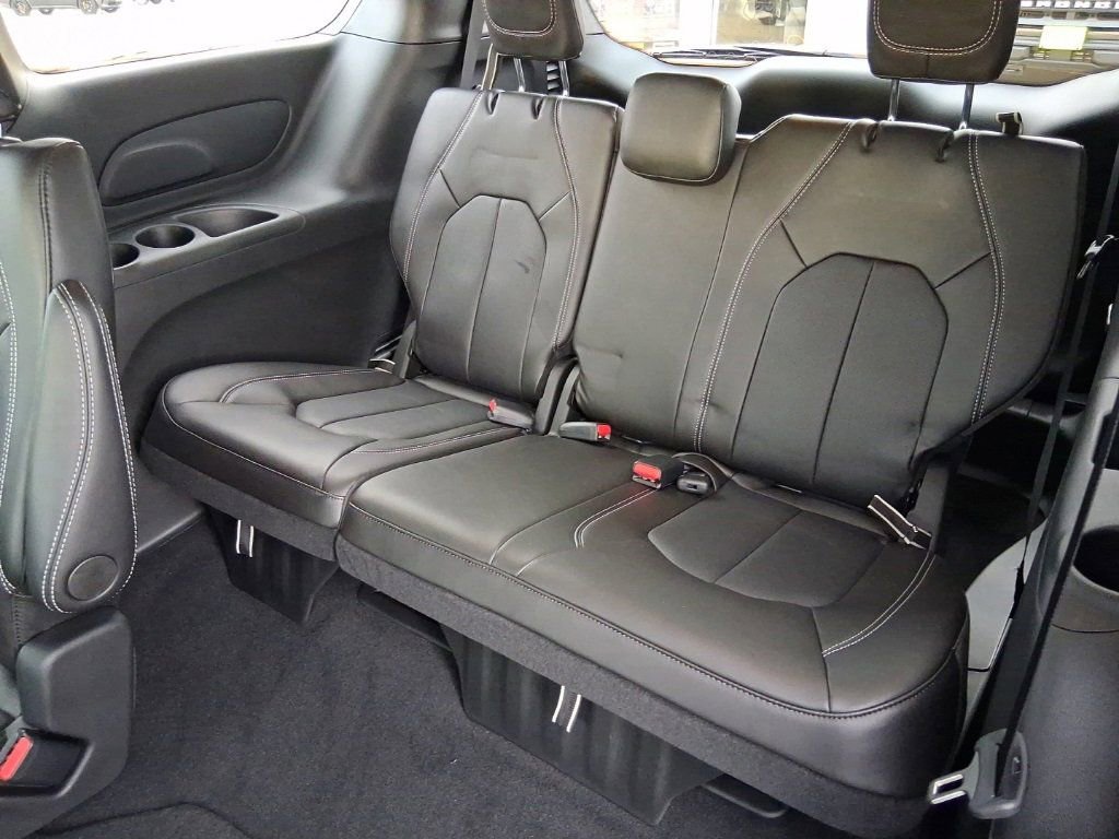 New 2026 Chrysler Pacifica Select image 18