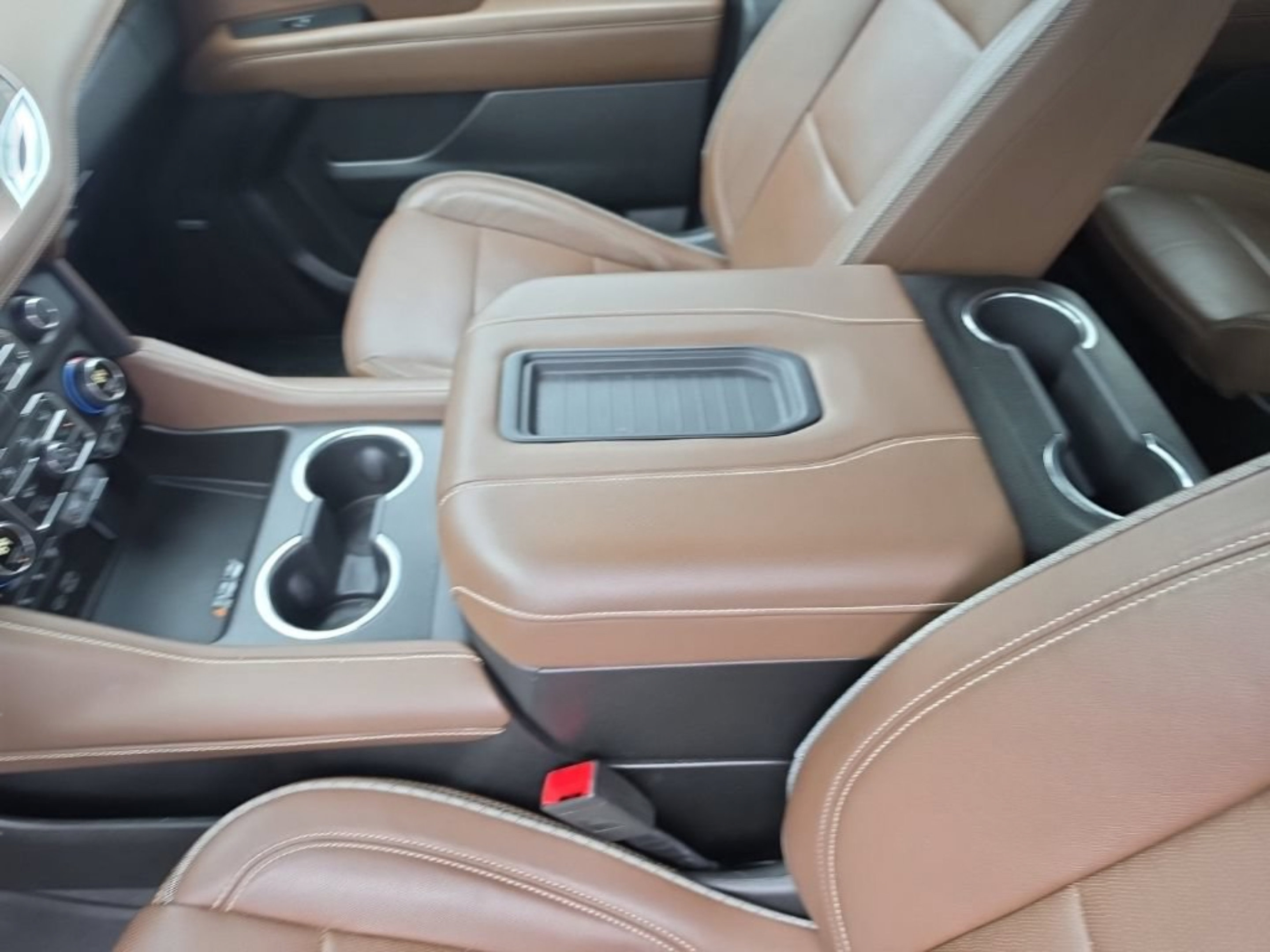 Used 2024 Chevrolet Suburban High Country RWD image 19