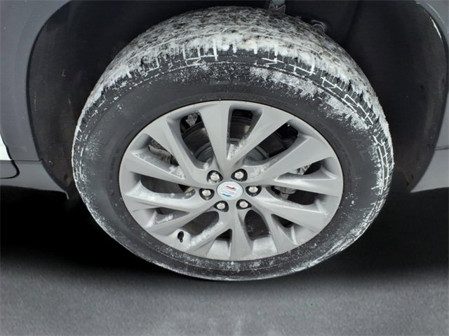 Used 2025 Buick Enclave Preferred w/ Power Package image 7