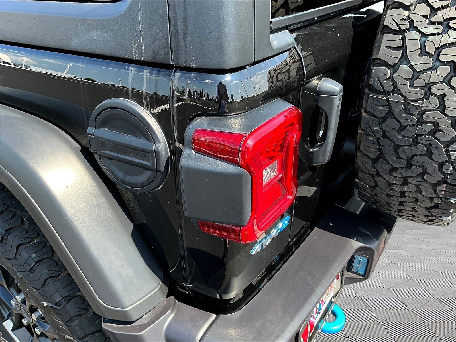 Used 2025 Jeep Wrangler Unlimited Rubicon 4xe w/ Convenience Group AWD/4WD image 23